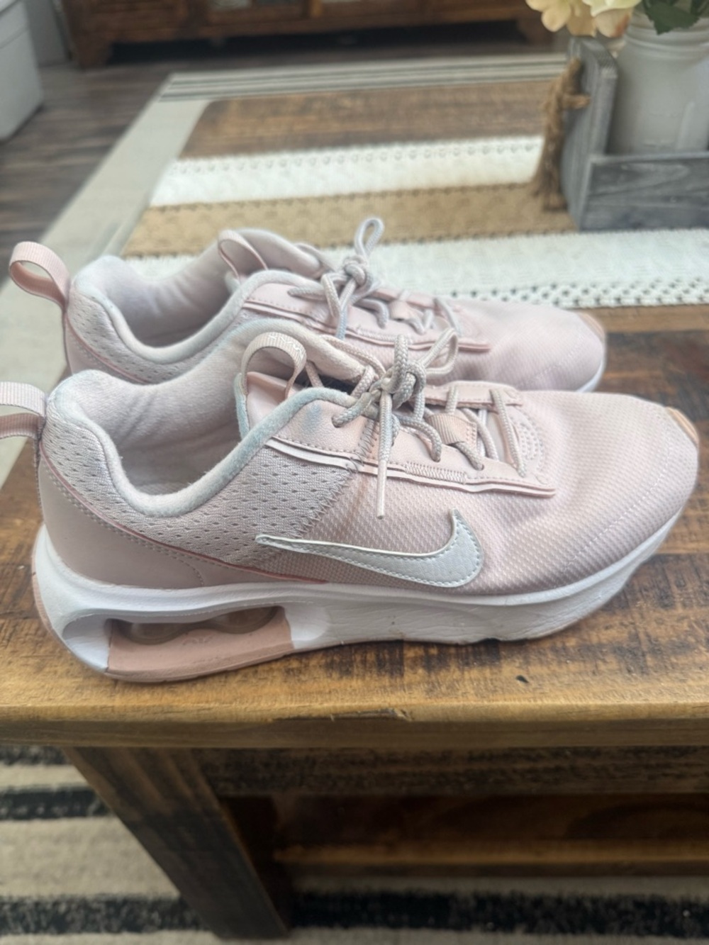 Nike Air Max INTRLK light Pink Mesh Athletic Sneakers with White Swoosh